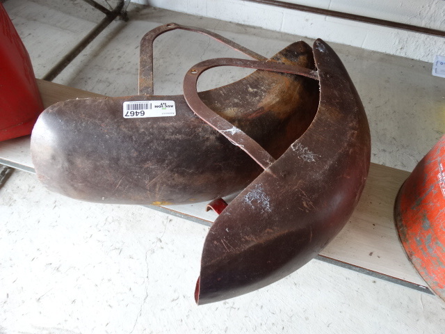 lot 6467 image: 2 Motorcycle fenders.