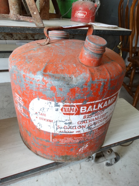 lot 6468 image: Metal 5 Gallon gas can.