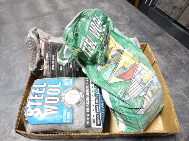 lot 6494 image: Packs of steel wool.