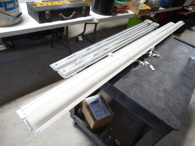 lot 6501 image: Shade and 4 tracks for lighting.
