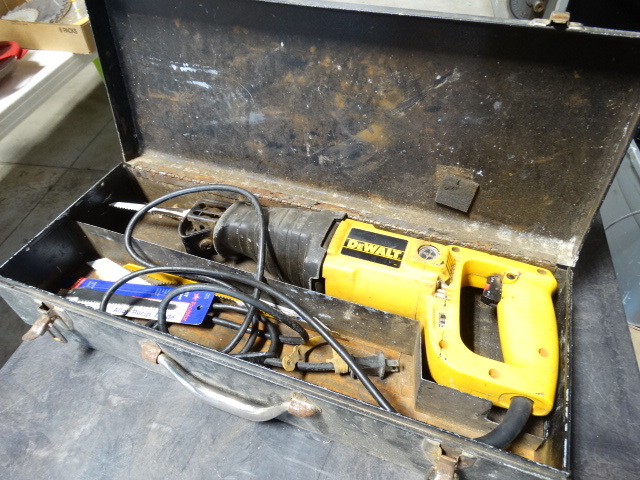 lot 6504 image: DeWalt reciprocating saw with case & blades