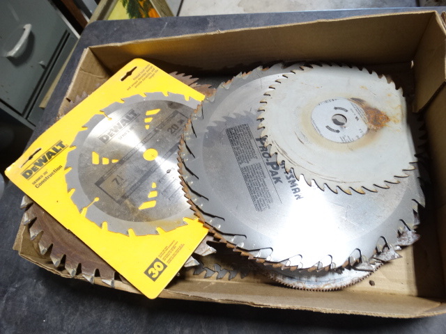 lot 6509 image: Large lot of different size saw blades.