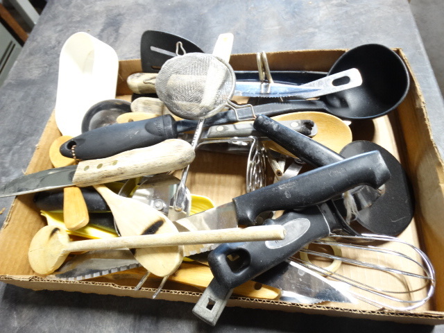lot 6515 image: Lot of cooking untensils.