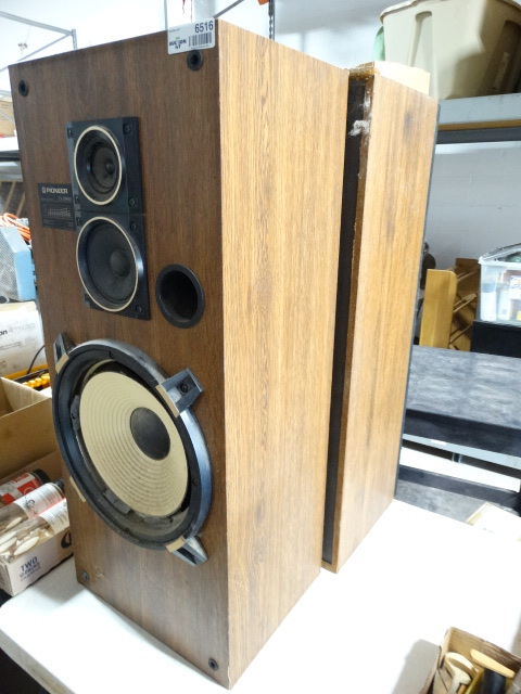 lot 6516 image: Pioneer stereo speekers,