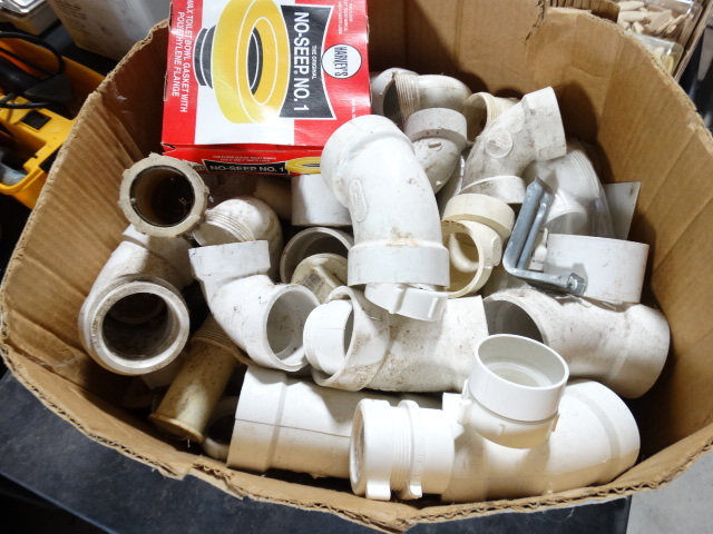 lot 6518 image: Lot of pvc fittings.