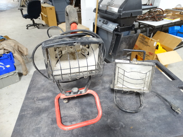 lot 6537 image: 2 Shop lights.