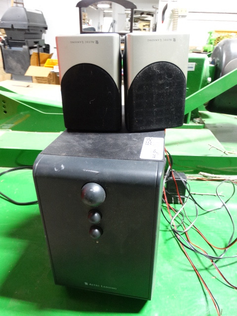 lot 6546 image: Computer speakers.