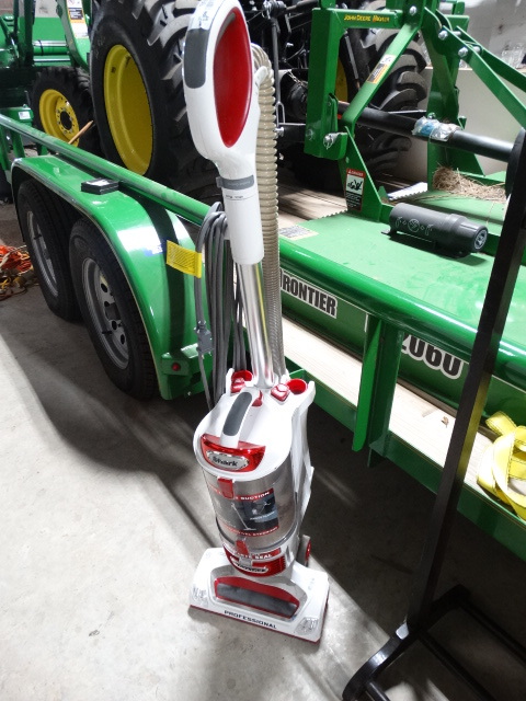 lot 6551 image: Shark rotaror proffessional vacuum cleaner.