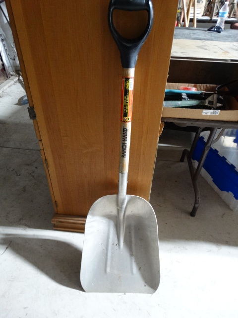 lot 6572 image: NO. 12 aluminum scoop shovel.