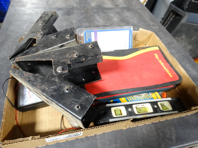 lot 6581 image: Lot with saw horse brackets, 58pc drill and drive set, small level and more.