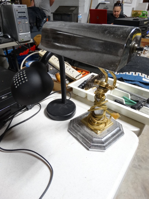 lot 6598 image: 2 Desk lamps.