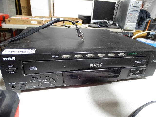 lot 6599 image: RCR Simultaneous play and load system 5 disc cd changer.