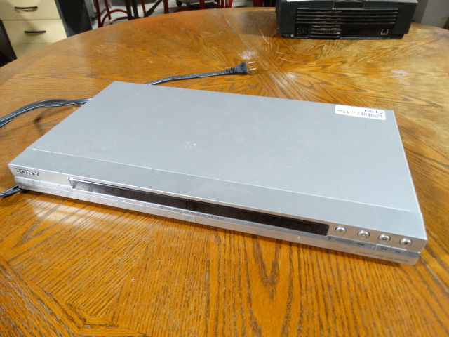 lot 6612 image: Sony DVD player.