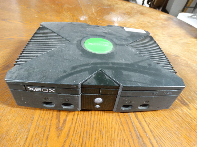 lot 6613 image: Original Xbox, no cords.