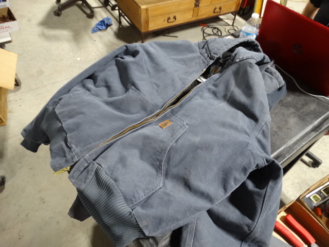lot 6626 image: 2 Mens jackets one is a carhartt L-XL.