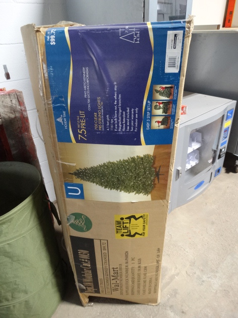 lot 6630 image: 7.5 pre-lit christmas tree.