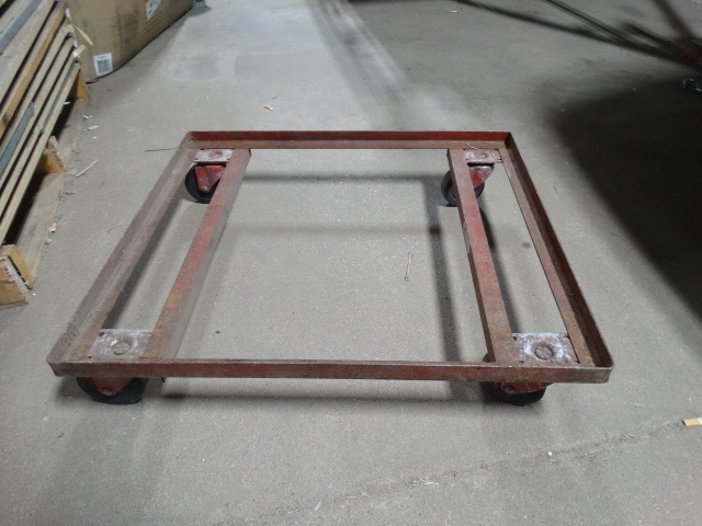lot 6632 image: Metal equipment dolly, 30 x 26.5.