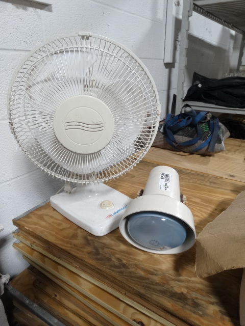 lot 6634 image: Spotlight and table fan.