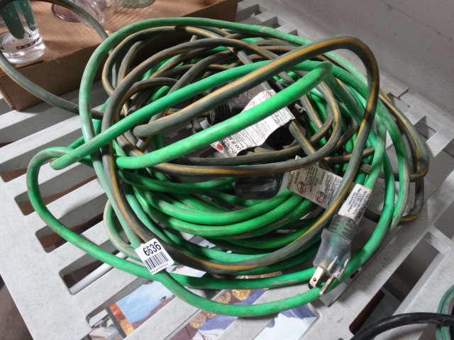 lot 6636 image: 2 Extension cords.