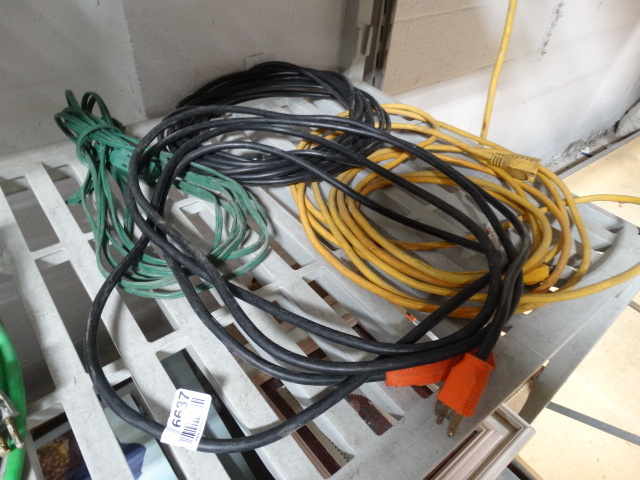 lot 6637 image: 4 Small extension cords.