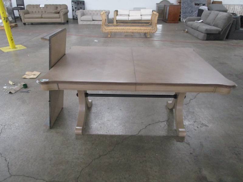 lot 1411 image: Beautiful Dining Room Table with Leaf
