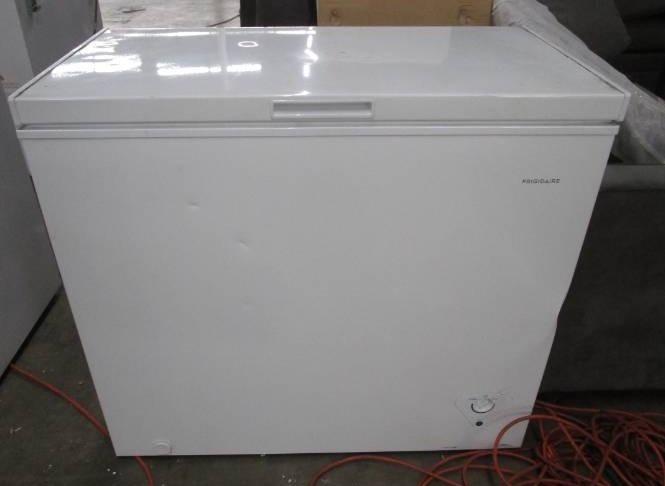 lot 1416 image: Frigidaire Free Standing Chest Freezer