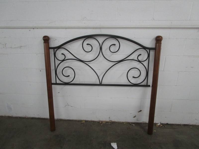 lot 1477 image: Twin Size Headboard