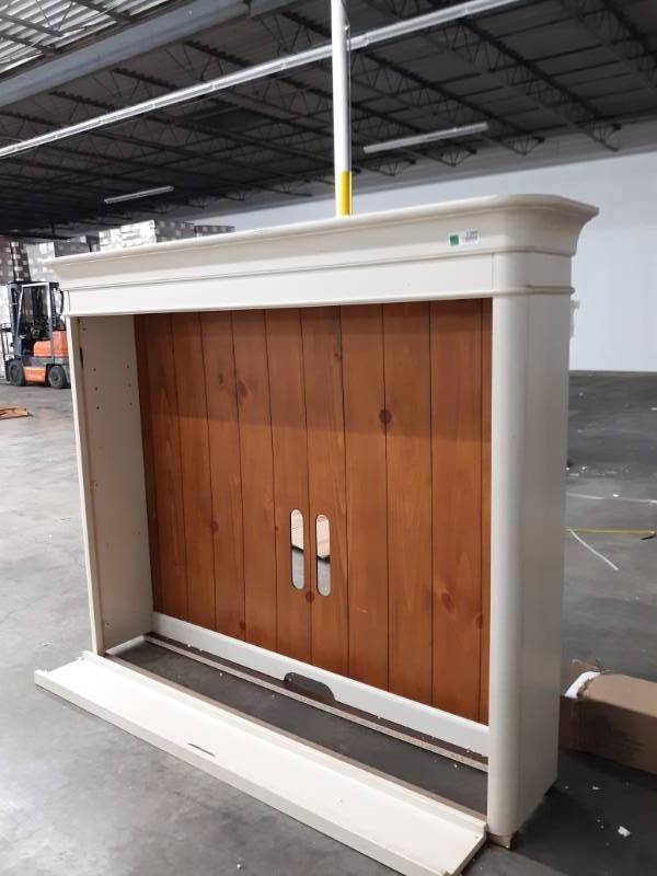 lot 1399 image: Lighted Hutch Topper