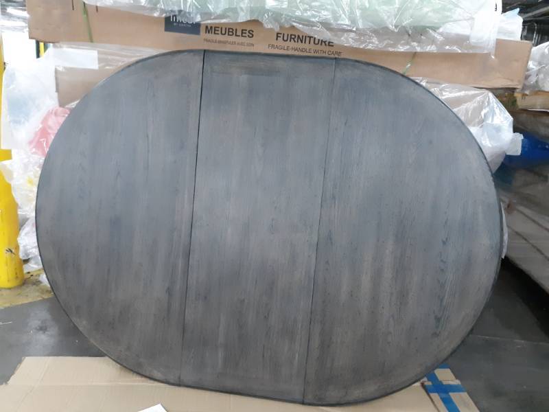 lot 1427 image: Hooker Furniture Dining Room Vintage West 54in Round Dining Table No Legs