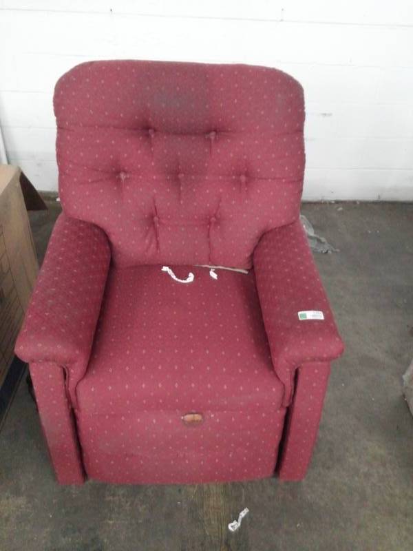 lot 1394 image: Electric Recliner Has Damage Please Inspect