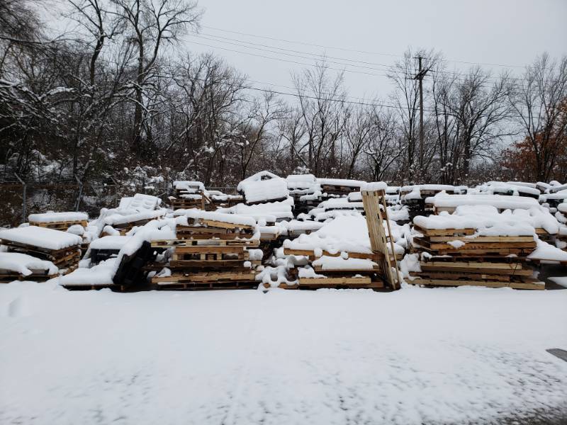 lot 28020 image: Ginormous Pile of Pallets All Sizes Pick 20 your Choice for Xs the money