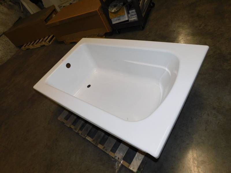 lot 5604 image: Jacuzzi Proflo Soaking  Bath Tub