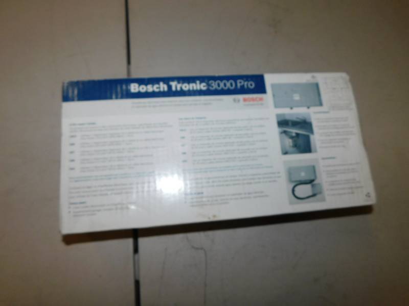 lot 5732 image: Bosch US3 Tronic 3000 Point-of-Use Water Heater, 3.4 kW