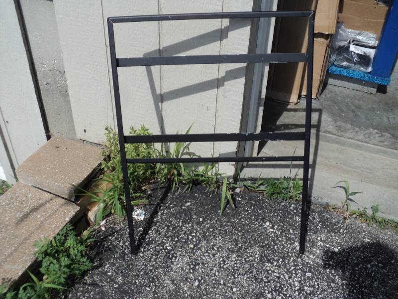 lot 8651 image: Metal sign holder, approx 22-34 x 30 tall, holds 22-12 x 17-14 sign TR2187