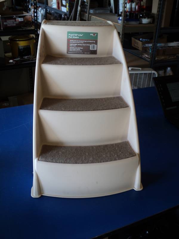 lot 8664 image: Solvit Products PupStep Lite Pet Stairs, 24 x 16 19.5 holds up to 70 lbs