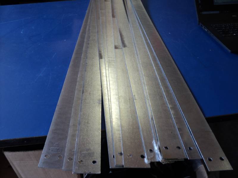 lot 8669 image: (12) ct lot metal straps, 16725, 40.683 (15), straps measure 2 x 40-12