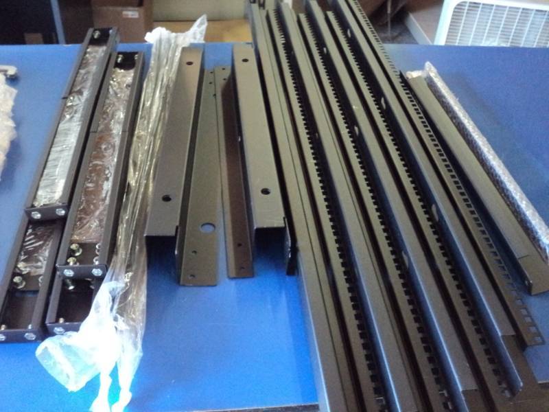 lot 8673 image: Star Tech.com Server rack, unassembled, incomplete