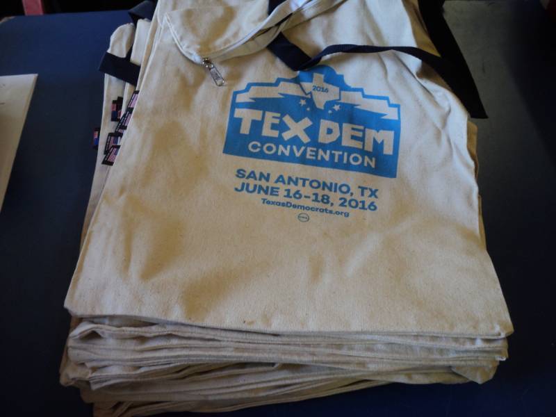 lot 8711 image: (28) ct lot Texas Democratic Convention Tote Bags, 2016 campaign