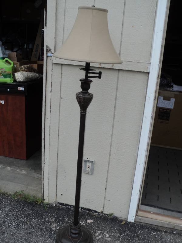 lot 8723 image: (1) Metal Floor Lamp, brown with faux marble finish