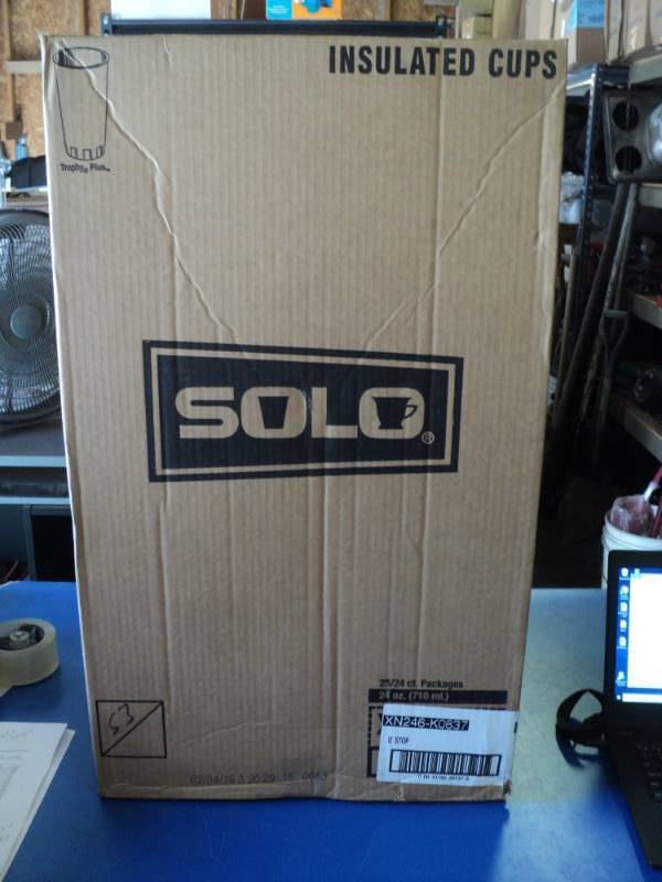 lot 8726 image: (1) box Solo insulated Cups, 24 oz, 25 sleeves of 24 cups, U-Stop