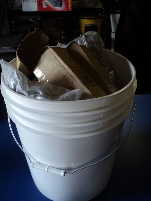lot 8813 image: 34 lbs hardware in a 5 gallon bucket