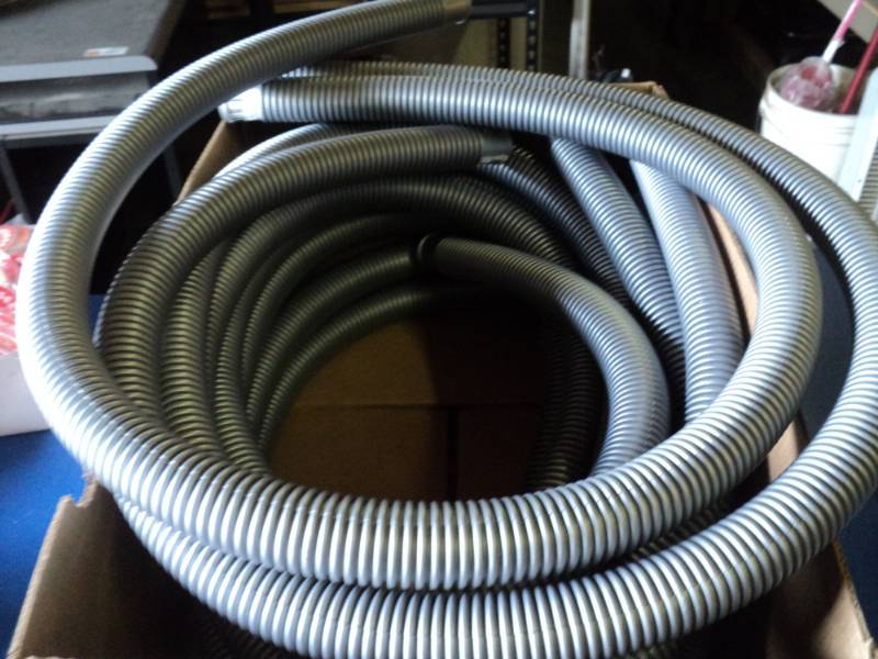 lot 8814 image: (8) ct lot Pool Style Magnum Filter Vacuum  hoses, silverMF902114006COB, 1-14 diameter x 6 long