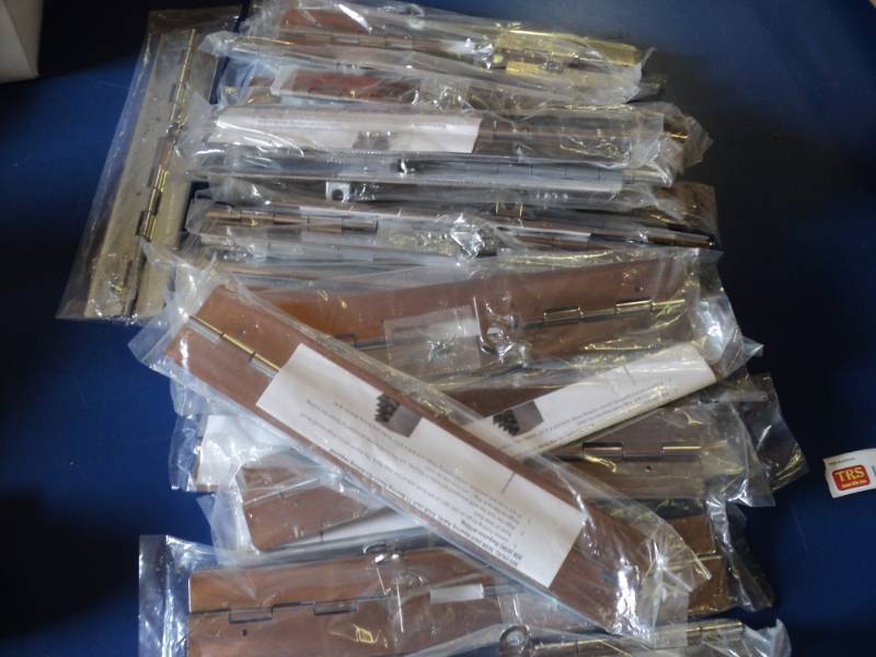 lot 8806 image: (28) ct lot steel locking hinges 1-34 open x 13