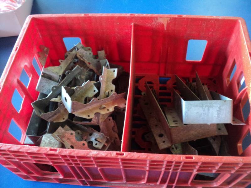 lot 8835 image: Mixed lot of construction brackets, assortment of sizes and styles-over 20 pieces