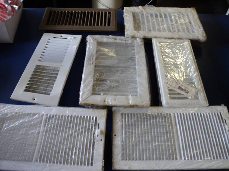 lot 8851 image: (7) ct lot metal floor registers, assortment of sizes and styles
