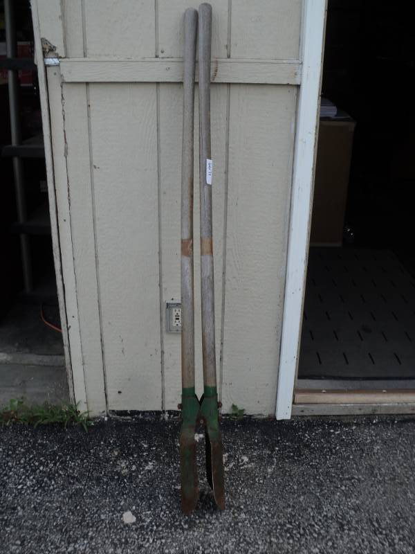 lot 8855 image: Post hole digger, two-handle scoop