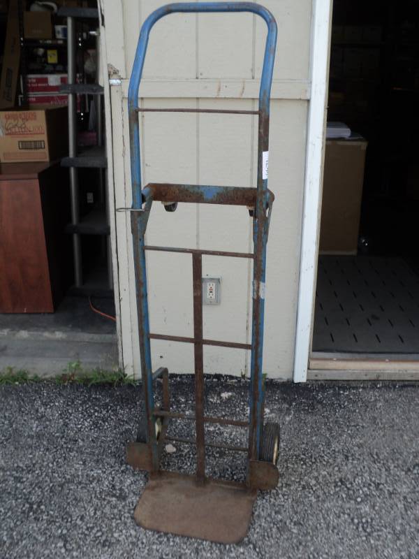 lot 8860 image: Metal dolly Cart, 5 ft