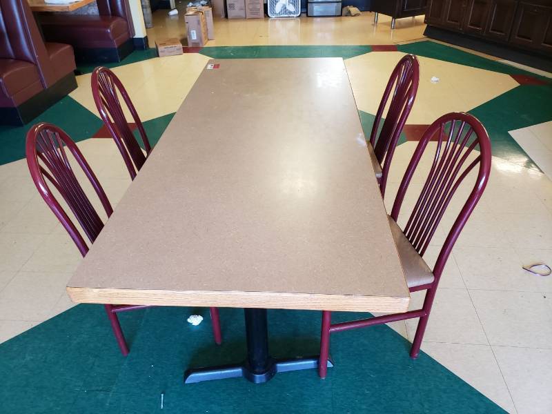 lot 8509 image: Table and 4 chairs