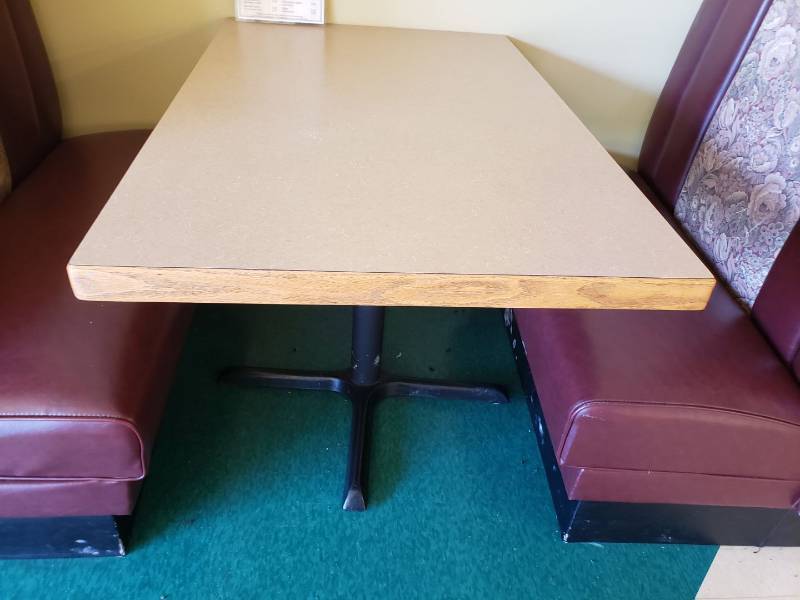 lot 8515 image: Restaurant table