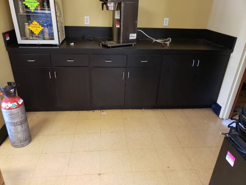 lot 8519 image: Built in cabinet